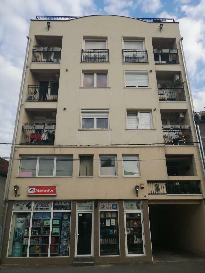 New And Nice Apartments Kragujevac Luaran gambar